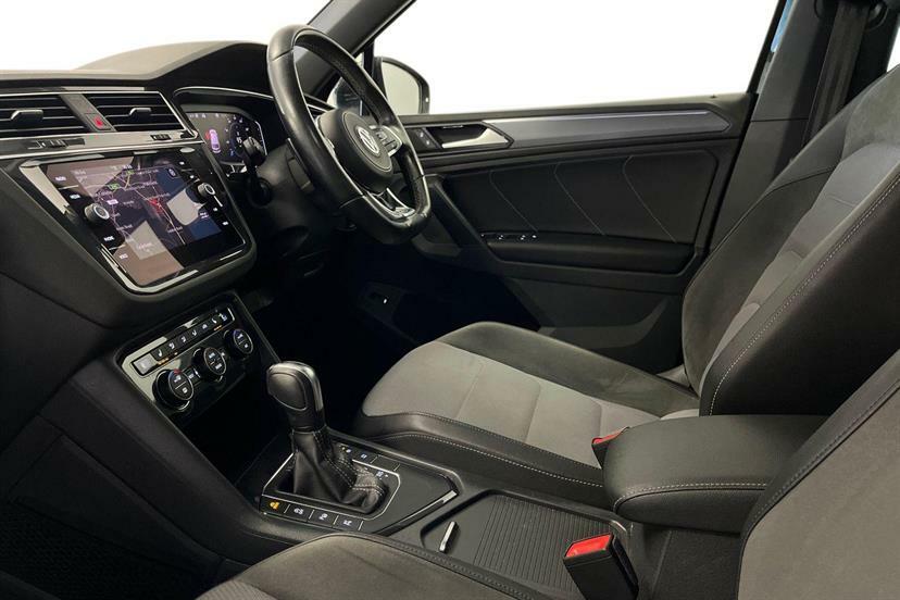 Volkswagen Tiguan 1.5 Tsi Evo 150 R-line Tech Dsg Black #2