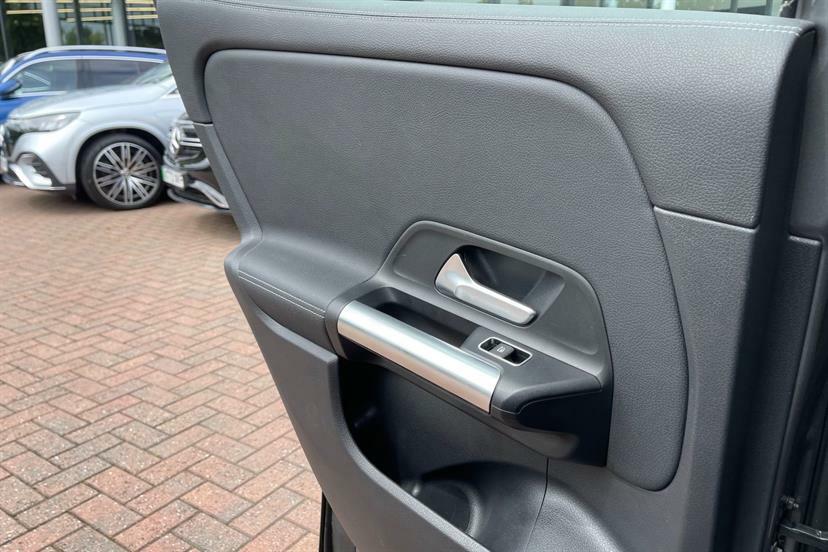 Mercedes-Benz GLA Class E Exclusive Edition Silver #31