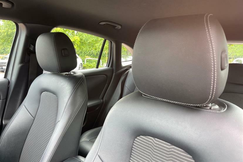 Mercedes-Benz GLA Class E Exclusive Edition Silver #22
