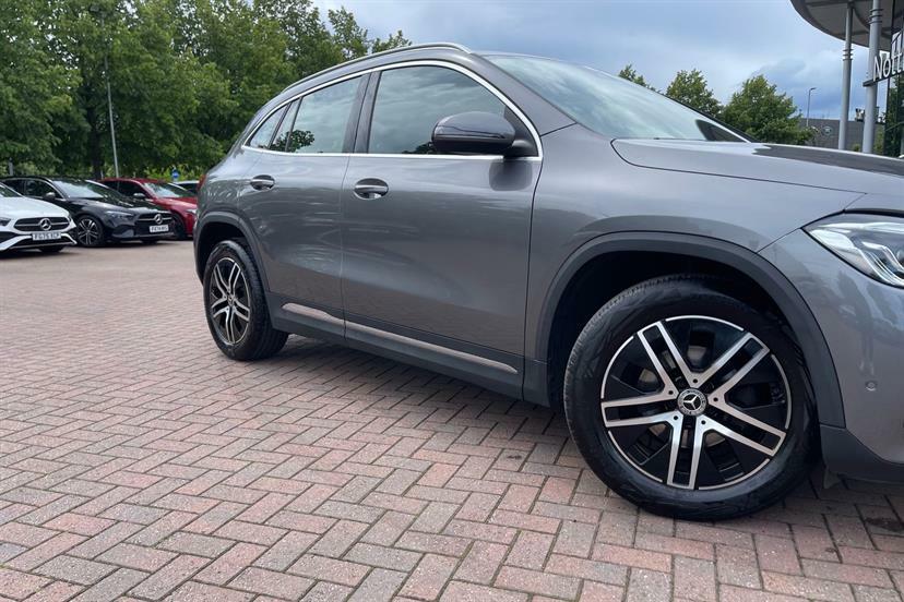 Mercedes-Benz GLA Class E Exclusive Edition Silver #36