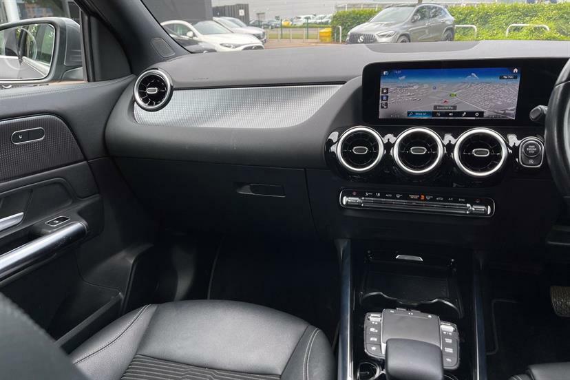 Mercedes-Benz GLA Class E Exclusive Edition Silver #30