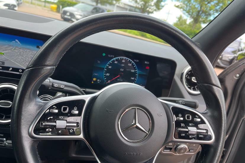 Mercedes-Benz GLA Class E Exclusive Edition Silver #16