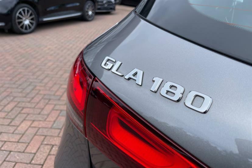 Mercedes-Benz GLA Class E Exclusive Edition Silver #32