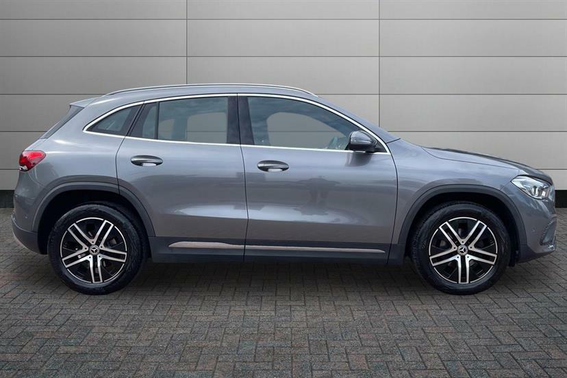 Mercedes-Benz GLA Class 180 Sport Executive Grey #2