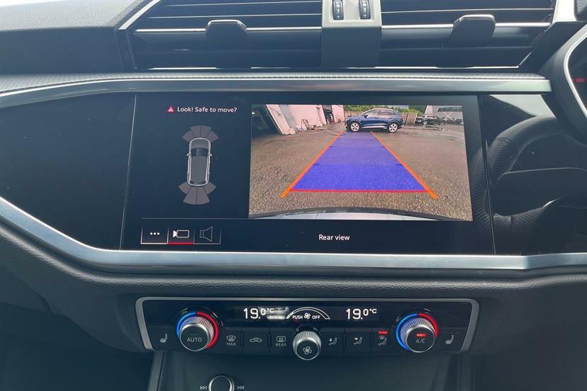 Audi Q3 Sport Black #20
