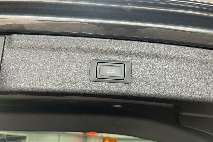 Audi Q3 Sport Black #13