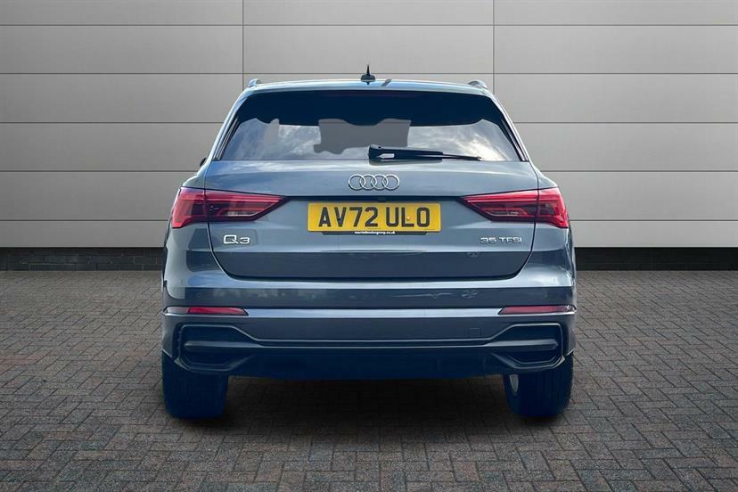 Audi Q3 Sport Black #11