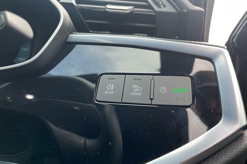 Audi Q3 Sport Black #15