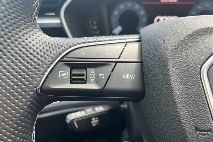 Audi Q3 Sport Black #17