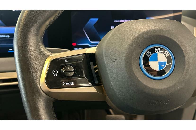 BMW iX Ix M60 Black #16
