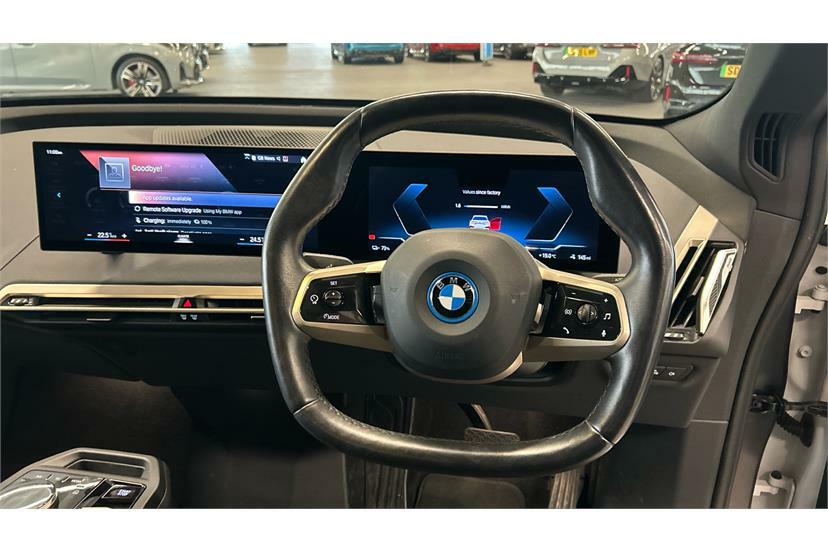 BMW iX 240Kw Xdrive40 M Sport 76.6Kwh White #5