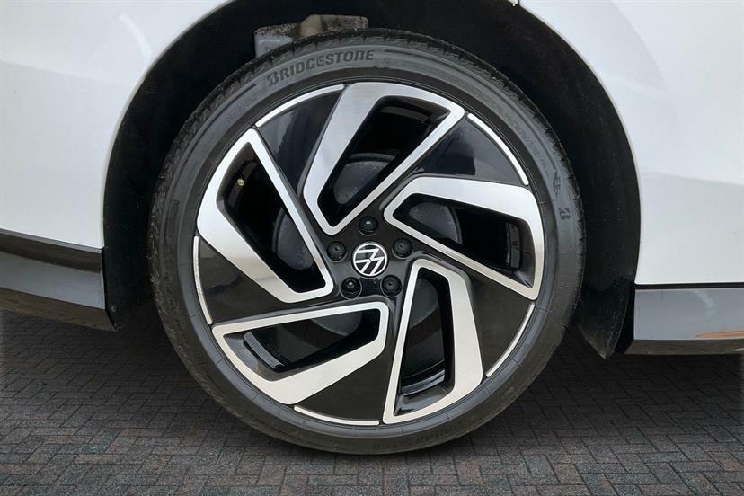 Volkswagen ID.7 210Kw Match Pro Plus 77Kwh White #4