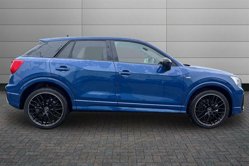 Audi Q2 35 Tfsi Black Edition S Tronic Blue #4