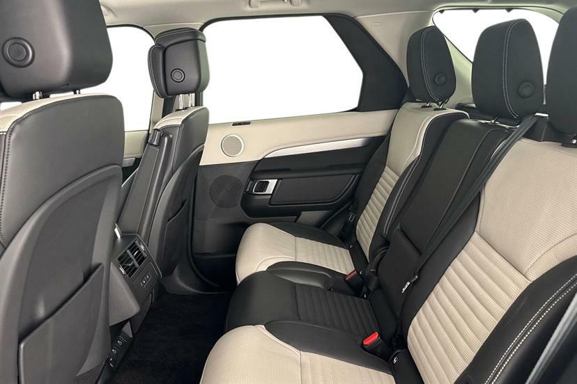 Land Rover Discovery 3.0 D350 Dynamic Hse Black #4