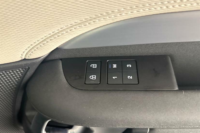 Land Rover Discovery Dynamic Hse Black #26