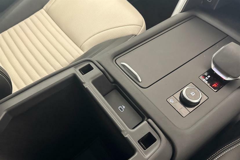Land Rover Discovery Dynamic Hse Black #34