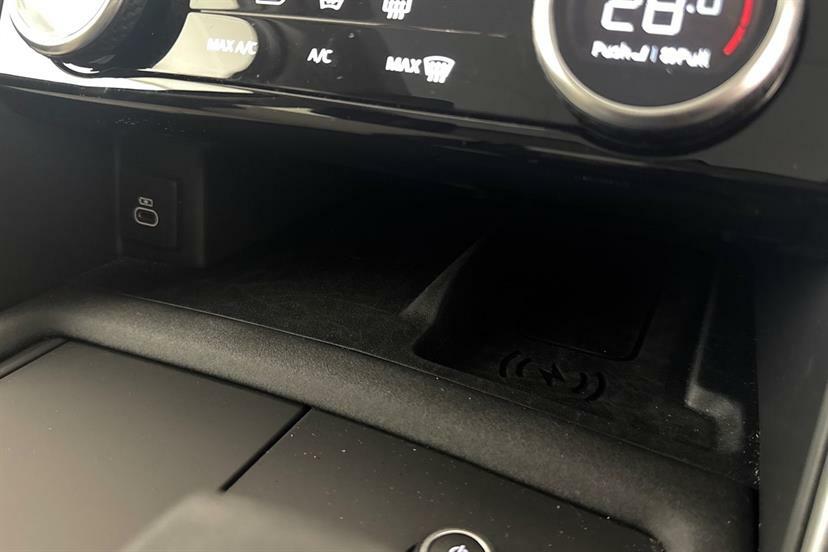 Land Rover Discovery Dynamic Hse Black #31