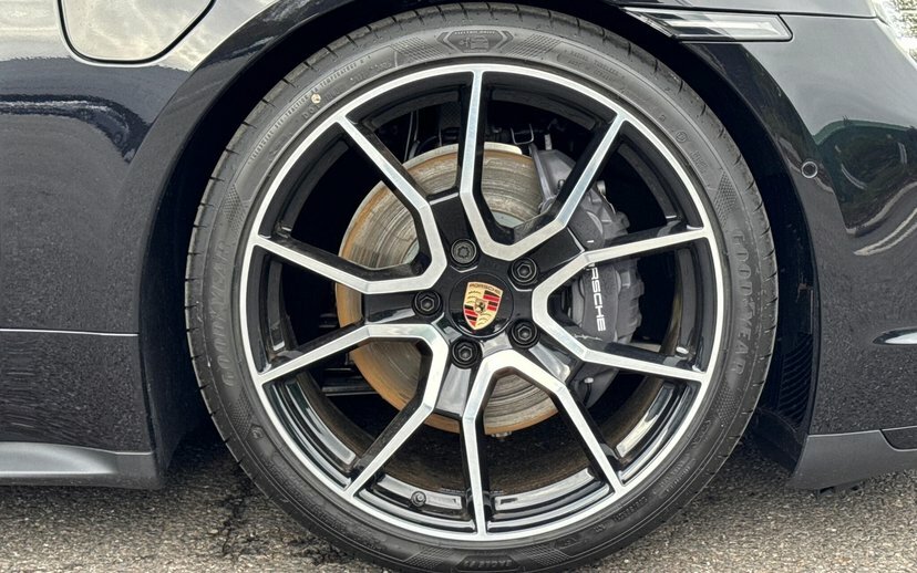 Porsche Taycan Performance Plus 105Kwh Black Edition Saloon E HG75CDO Black #4