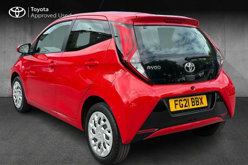 Toyota Aygo 1.0 Vvt-i X-play Tss Red #4