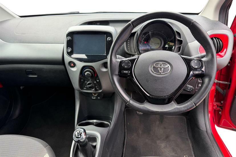 Toyota Aygo 1.0 Vvt-i X-play Tss Red #5