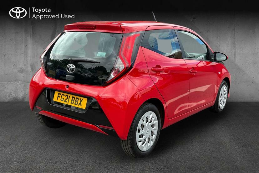 Toyota Aygo 1.0 Vvt-i X-play Tss Red #2