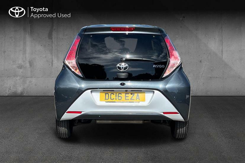 Toyota Aygo Hatchback White #10