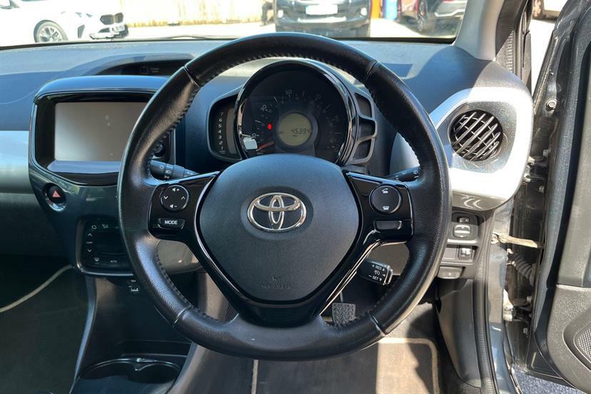 Toyota Aygo Hatchback White #27