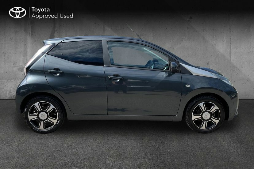 Toyota Aygo 1.0 Vvt-i X-clusiv 2 X-wave 68 DC16EZA Grey #4