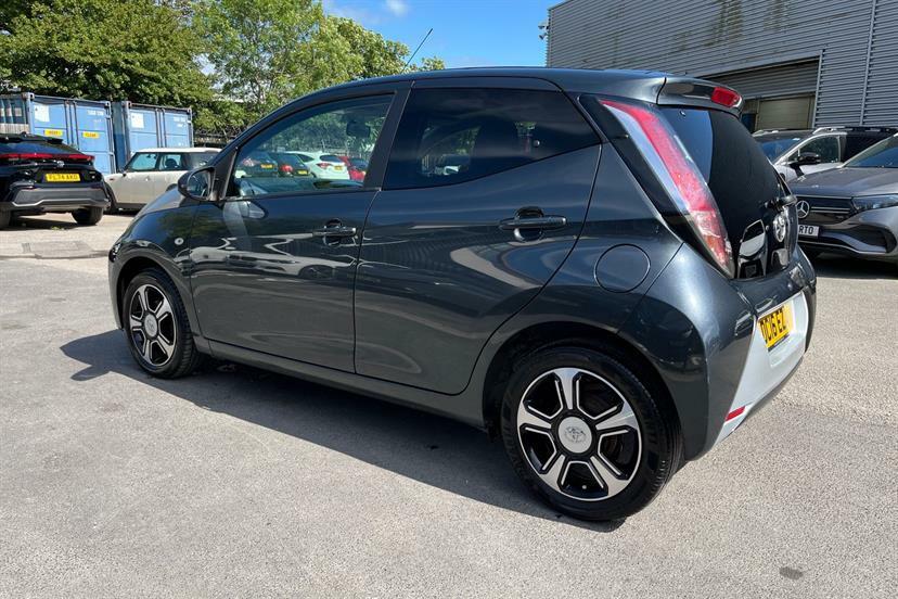 Toyota Aygo Hatchback White #18