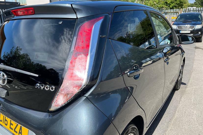 Toyota Aygo Hatchback White #13