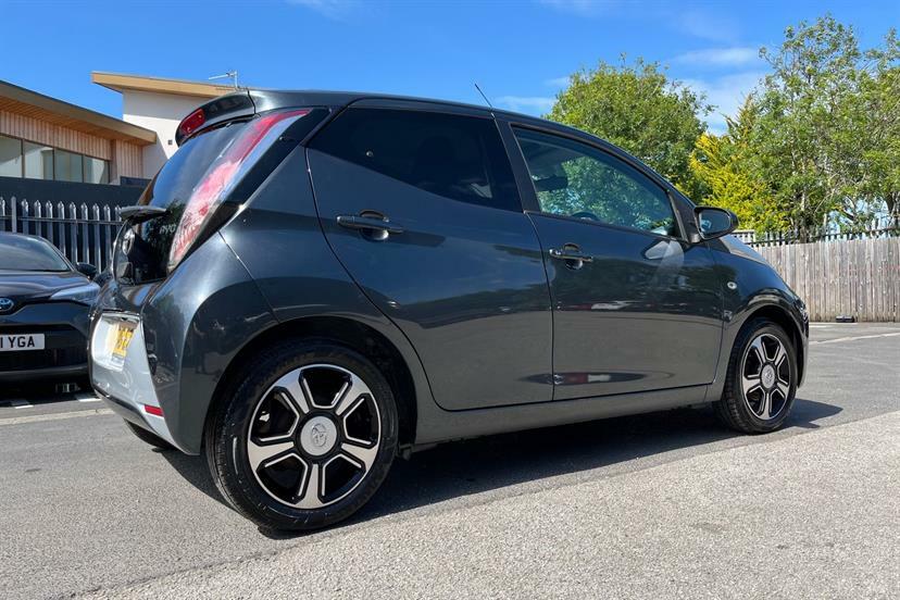 Toyota Aygo Hatchback White #16