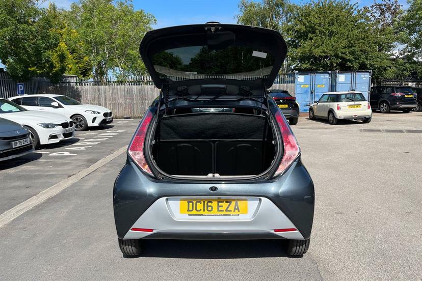 Toyota Aygo Hatchback White #21