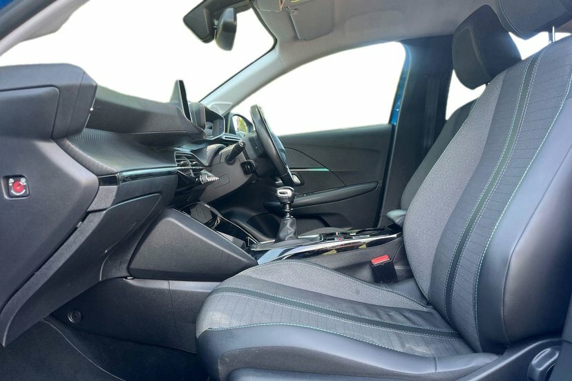 Peugeot 208 1.2 Puretech Allure Premium Hatchback M GJ21KLZ Blue #2