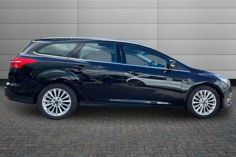 Ford Focus 1.0 Ecoboost 125 Titanium X Black #4