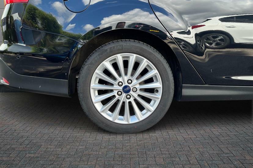 Ford Focus 1.0 Ecoboost 125 Titanium X Black #5