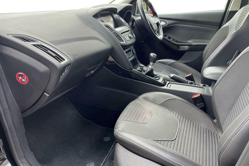 Ford Focus 1.0 Ecoboost 125 Titanium X Black #2