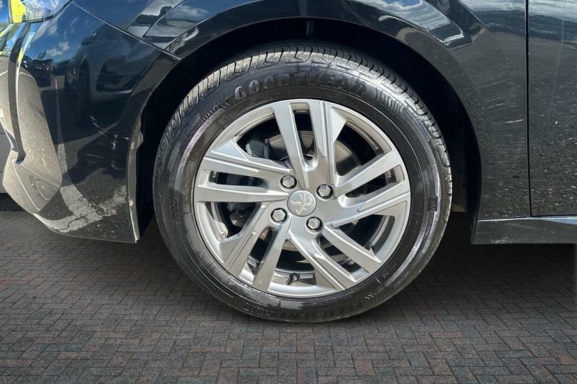 Peugeot 208 1.2 Puretech 100 Active Black #4