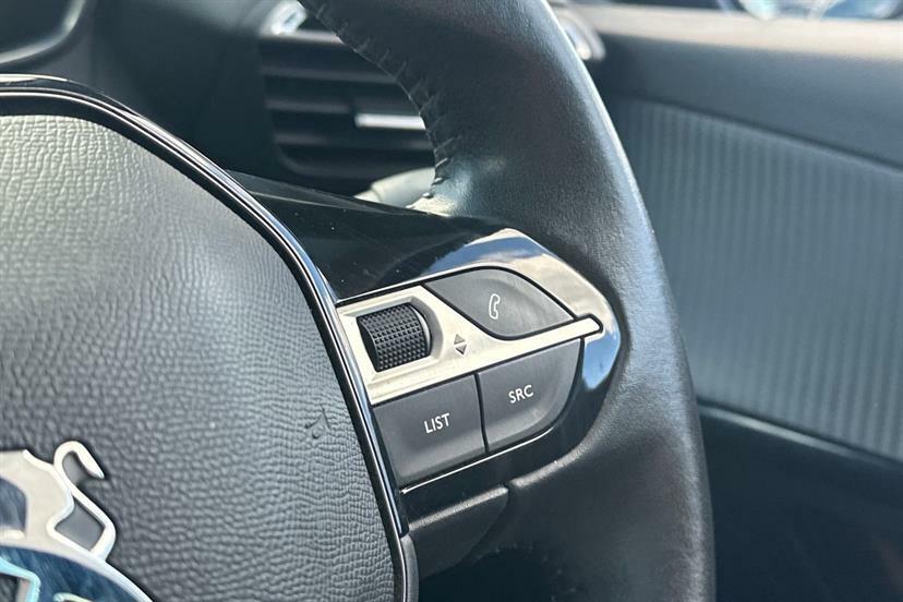 Peugeot 208 1.2 Puretech Active Hatchback #11