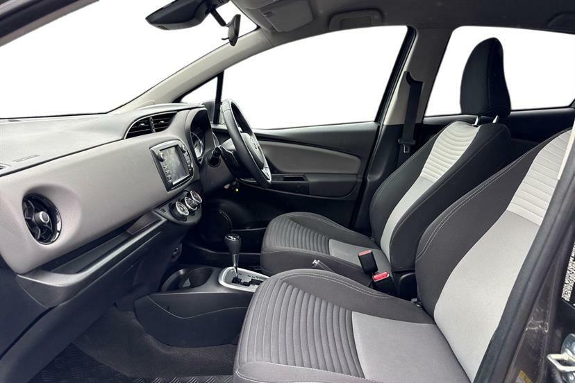 Toyota Yaris 1.5 Vvt-i Icon Tech Cvt Grey