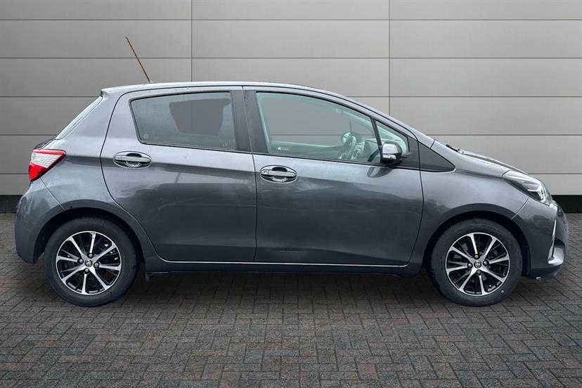 Toyota Yaris 1.5 Vvt-i Icon Tech Cvt Grey #3