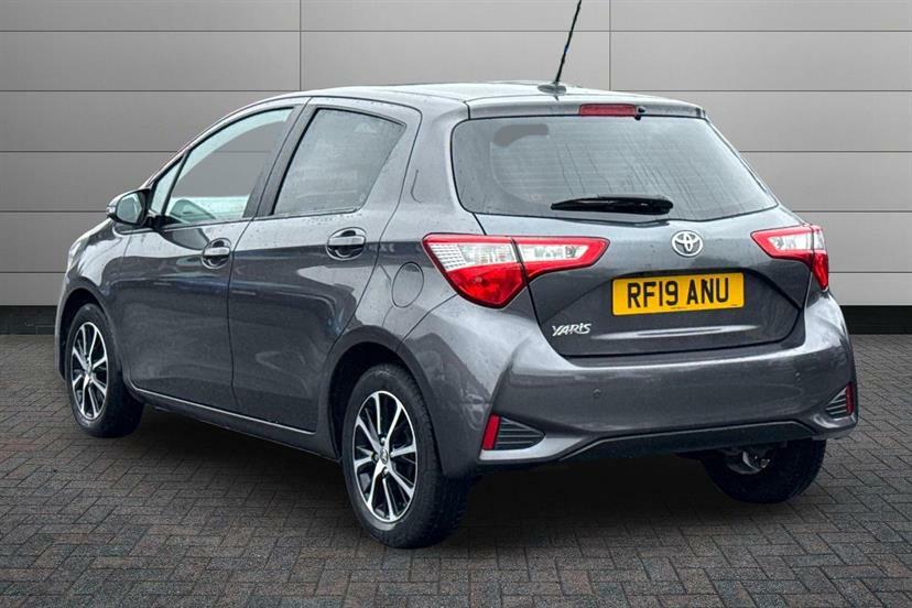 Toyota Yaris 1.5 Vvt-i Icon Tech Cvt Grey #2