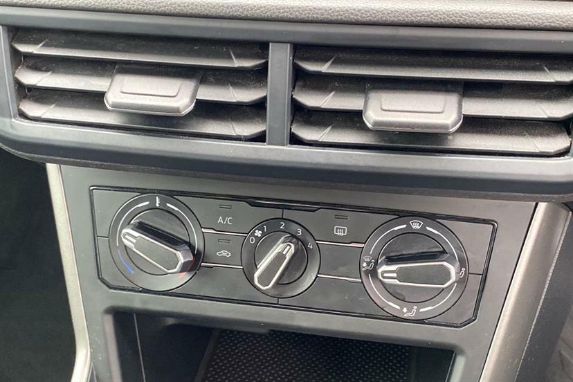 Volkswagen Polo Se Black #9