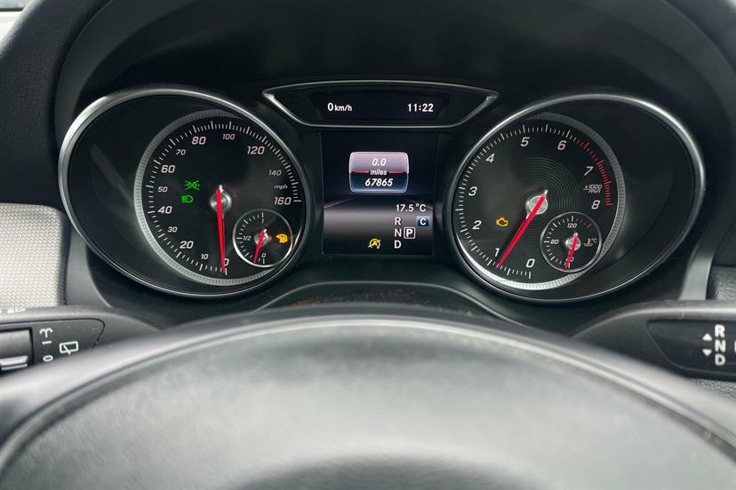 Mercedes-Benz GLA Class 180 Urban Edition White #6