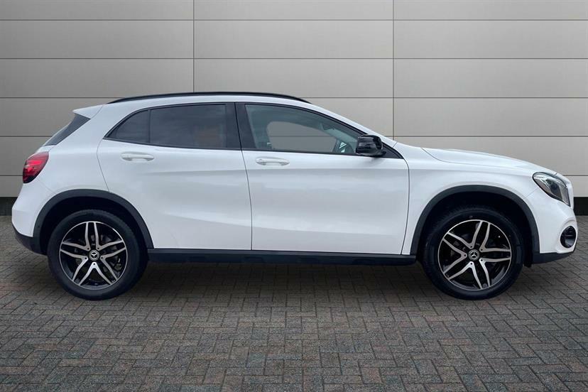 Mercedes-Benz GLA Class 180 Urban Edition White #3