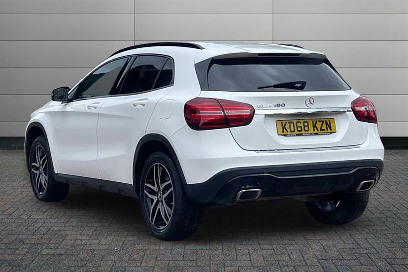 Mercedes-Benz GLA Class 180 Urban Edition White #2