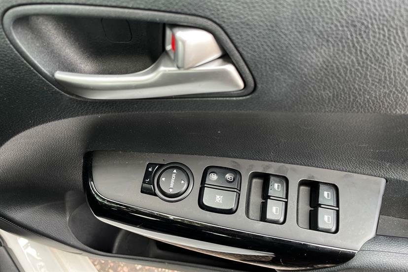 Kia Picanto Gt-line White #10