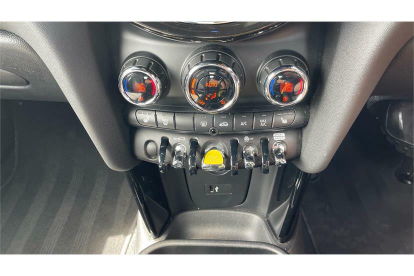 Mini Hatch 1.5 Cooper Classic Nav Pack Blue #41