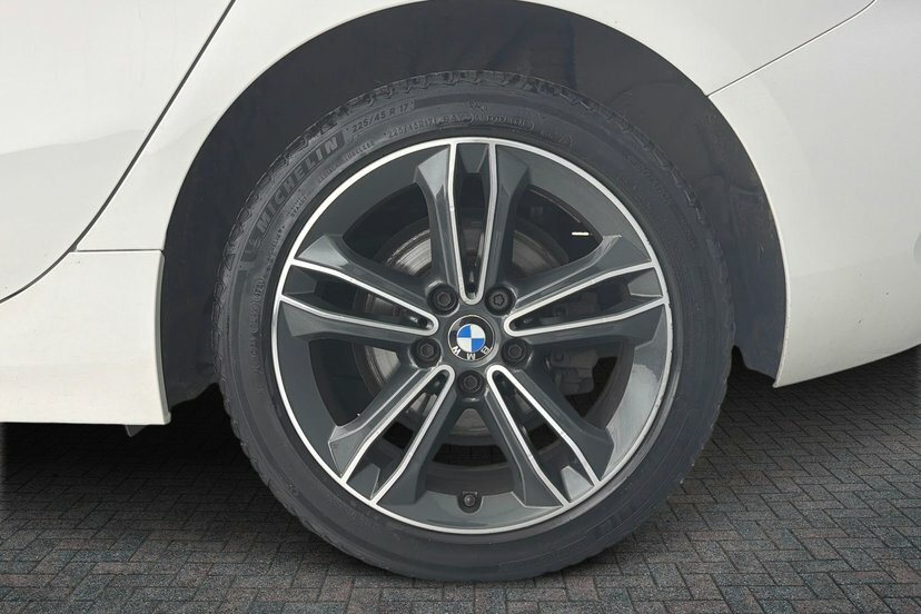 BMW 1 Series 1.5 118I Sport Hatchback 140 Ps SR70FWE White #5