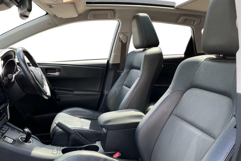 Toyota Auris 1.8 Hybrid Excel Tss Cvt Leather Silver #2