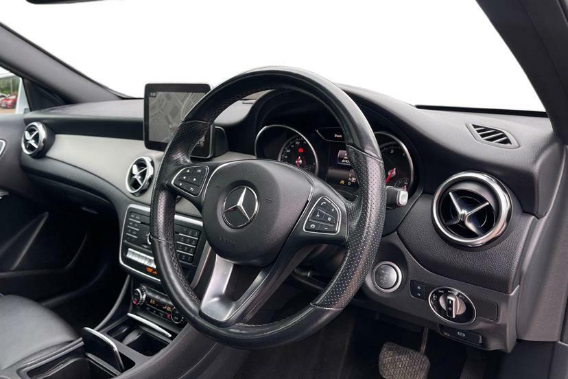 Mercedes-Benz GLA Class 200 Sport Premium Plus Silver #4